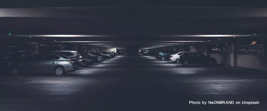  汽車庫、修車庫、停車場
